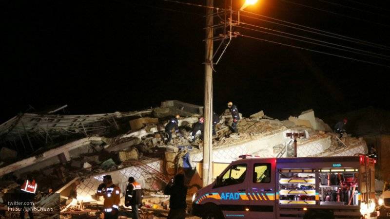Число жертв землетрясения в Турции увеличилось до 18 человек