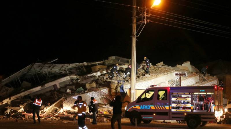 Видеозапись последствий мощного землетрясения в Турции появилась в Сети