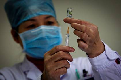 В Китае впервые от коронавируса умер врач
