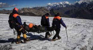 Спасатели эвакуировали альпиниста с Эльбруса
