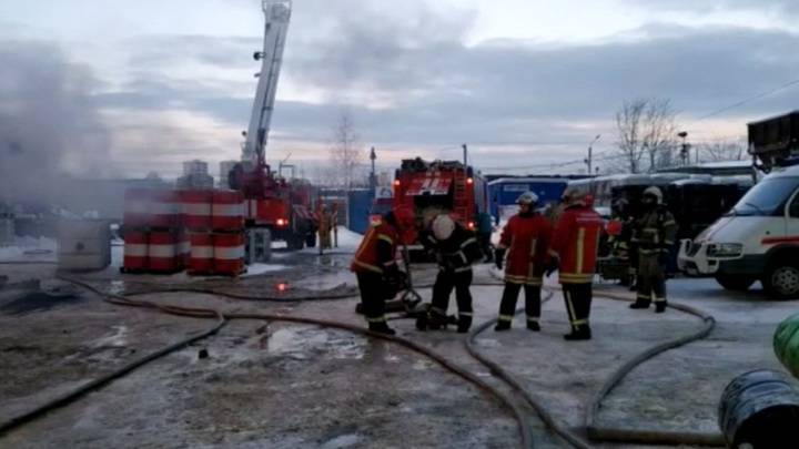 Сложный пожар в Екатеринбурге потушен