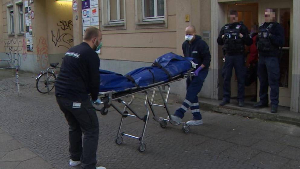 Берлин: полицейский застрелил женщину