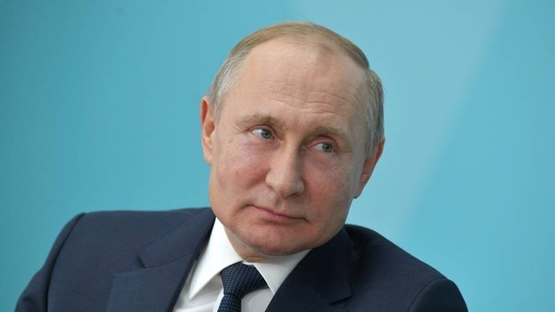 Путин поручил кабмину сократить срок рассмотрения заявлений на маткапитал
