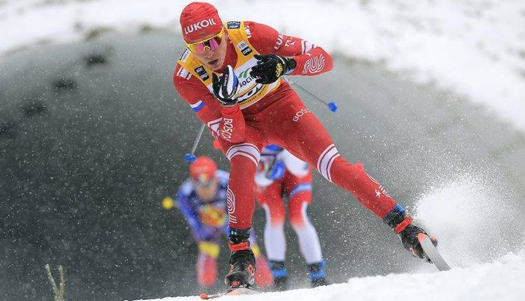 Россиянин Большунов победил в скиатлоне на этапе Кубка мира в Германии