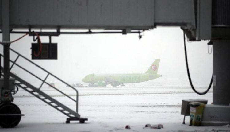 Летевший из Сибири во Вьетнам самолет экстренно вернулся в аэропорт вылета