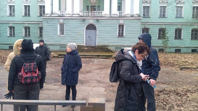 "Друзья" встретились, чтобы защитить медсанчасть на улице Одоевского