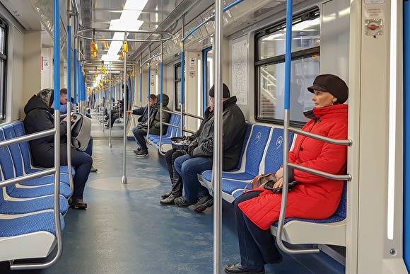 В метро Петербурга повесили плакаты «запугивающие» участников несогласнованных протестов