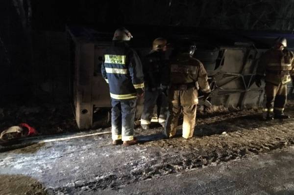 В Калужской области перевернулся экскурсионный автобус: восемь человек пострадали