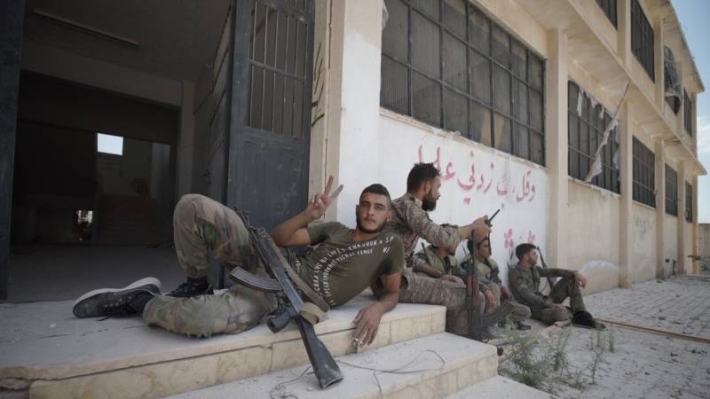 Армия Сирии подступает к форпосту боевиков в Маарет ан-Нумане