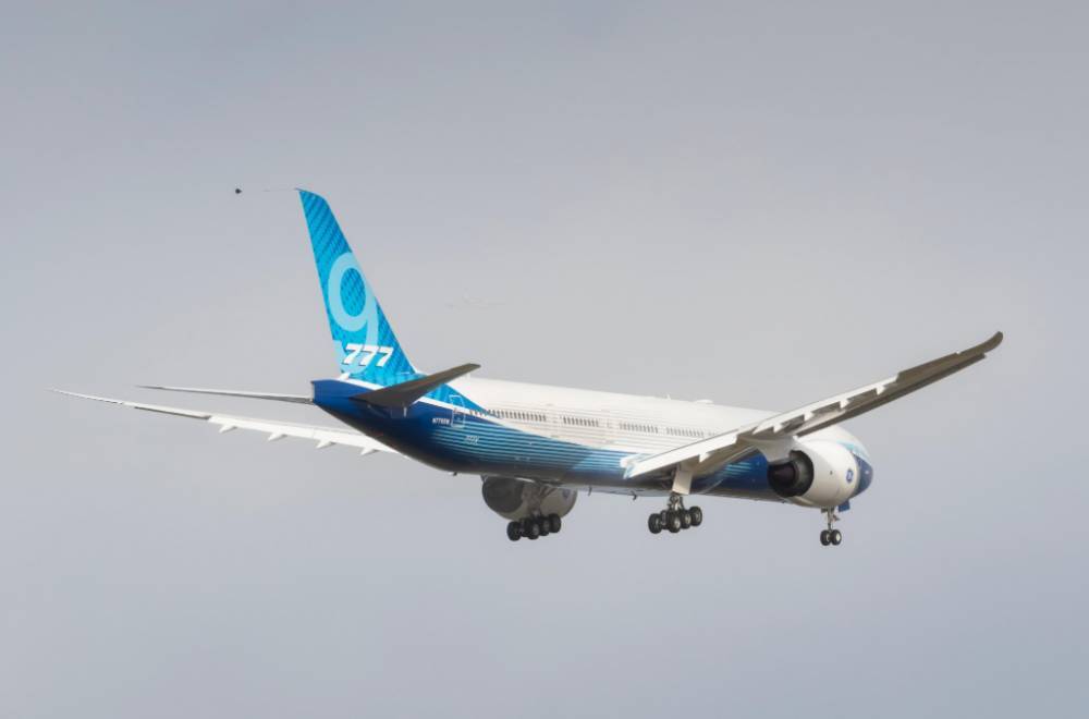 Авиалайнер Boeing 777X впервые поднялся в воздух
