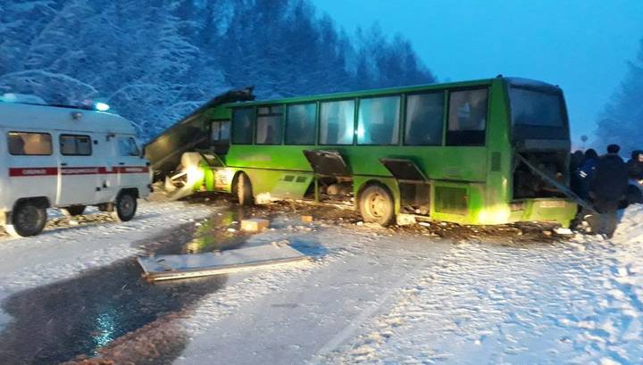 В ДТП с автобусом в Пермском крае пострадали 15 человек