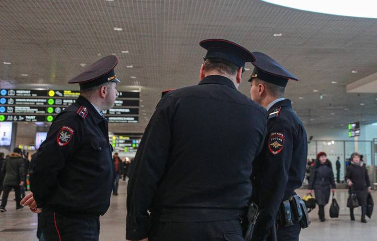 В РФ предложили ввести запрет на свободную продажу полицейской формы