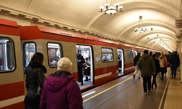 В метро Петербурга появились плакаты, предупреждающие о наказании за участие в акциях протеста