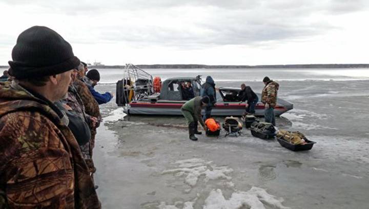 217 рыбаков сняли с оторвавшейся от берега льдины