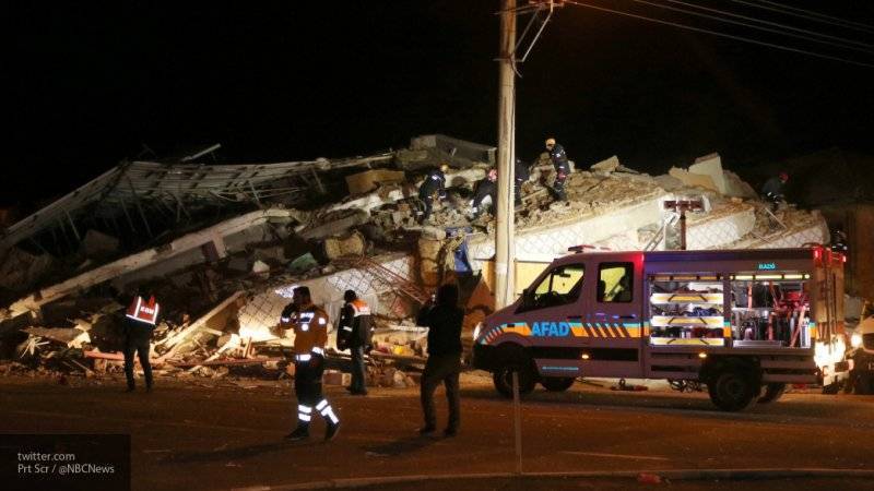 СМИ пишут, что число жертв землетрясения в Турции возросло до 35 человек