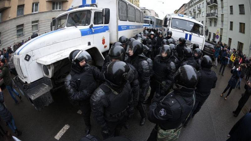 Дудчак заявил, что силовики слишком мягко действуют на незаконных митингах в РФ