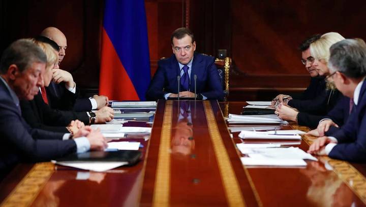 Песков рассказал, почему правительство Медведева ушло в отставку