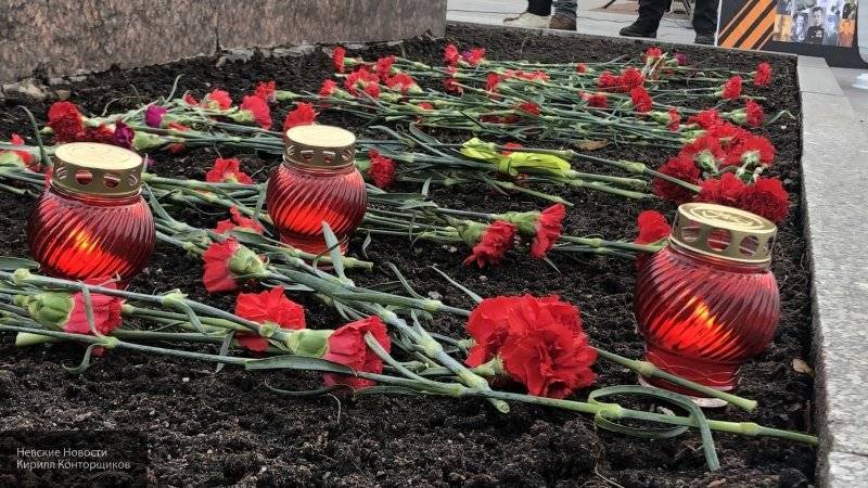 Патрушев возложил венки на Пискаревском кладбище Петербурга в память о погибших в блокаду