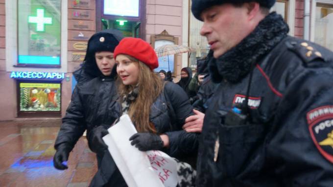 Задержаны еще двое пикетирующих в Петербурге