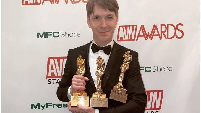 Петербуржец получил три "порно-Оскара" в США