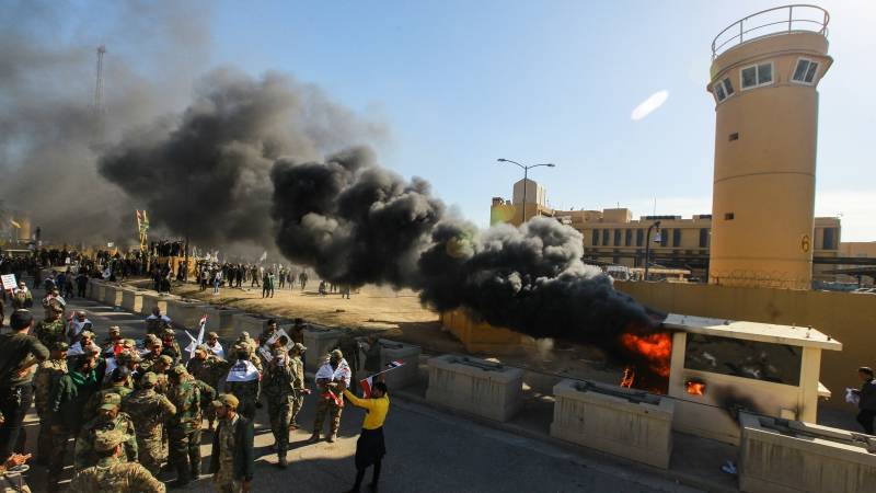 СМИ сообщили о ракетах, взорвавшихся в Ираке рядом с посольством США