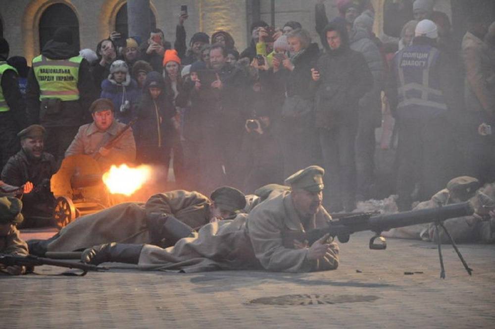 Украинские националисты открыли огонь из пулемёта в центре Киева