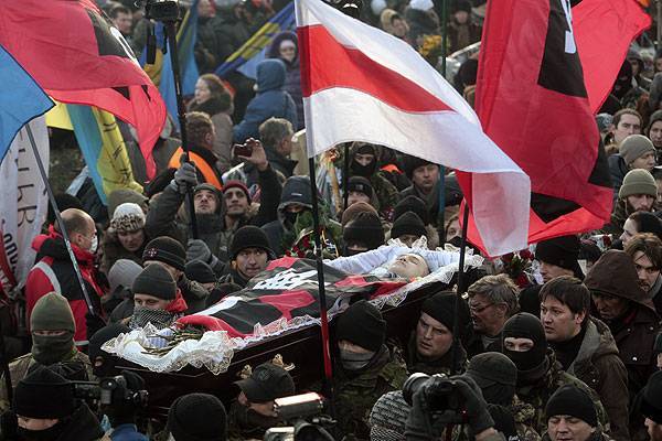 «Зеленский должен стоять на коленях!» – в Киеве почтили память белорусского неонациста