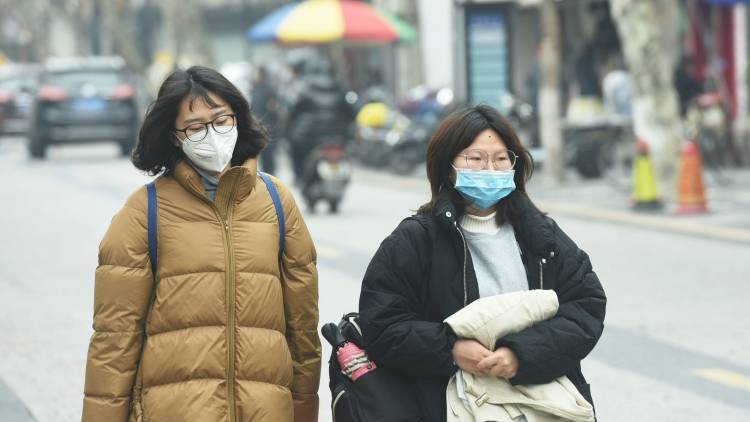 Число жертв коронавируса в Китае увеличилось в полтора раза за сутки