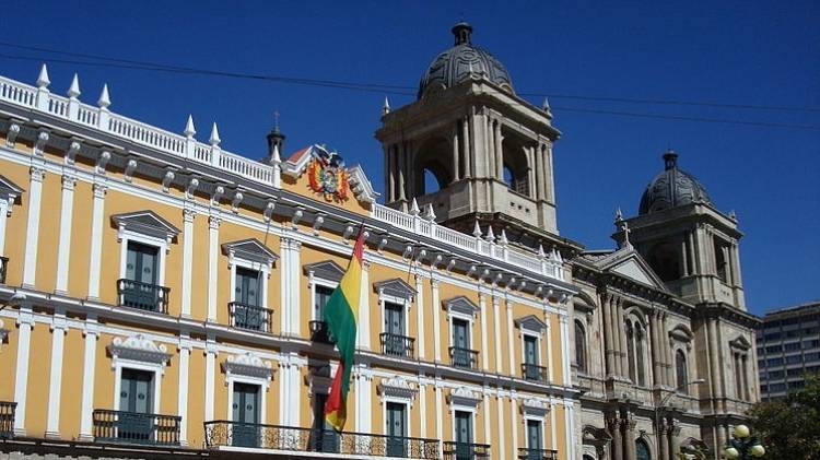 Временный президент Боливии отправила министров в отставку