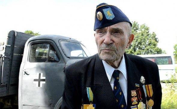 Пока Зеленский будет «скорбеть» в Освенциме, на Украине с почестями похоронят гитлеровца из СС