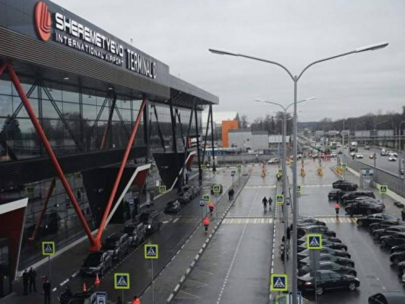 Отец бросил двоих детей в аэропорту "Шереметьево"