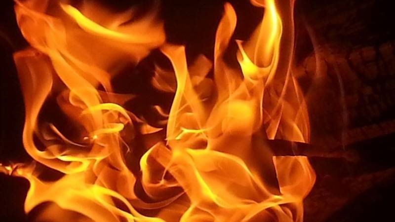 Три человека погибли при пожаре в многоэтажке в Новокузнецке