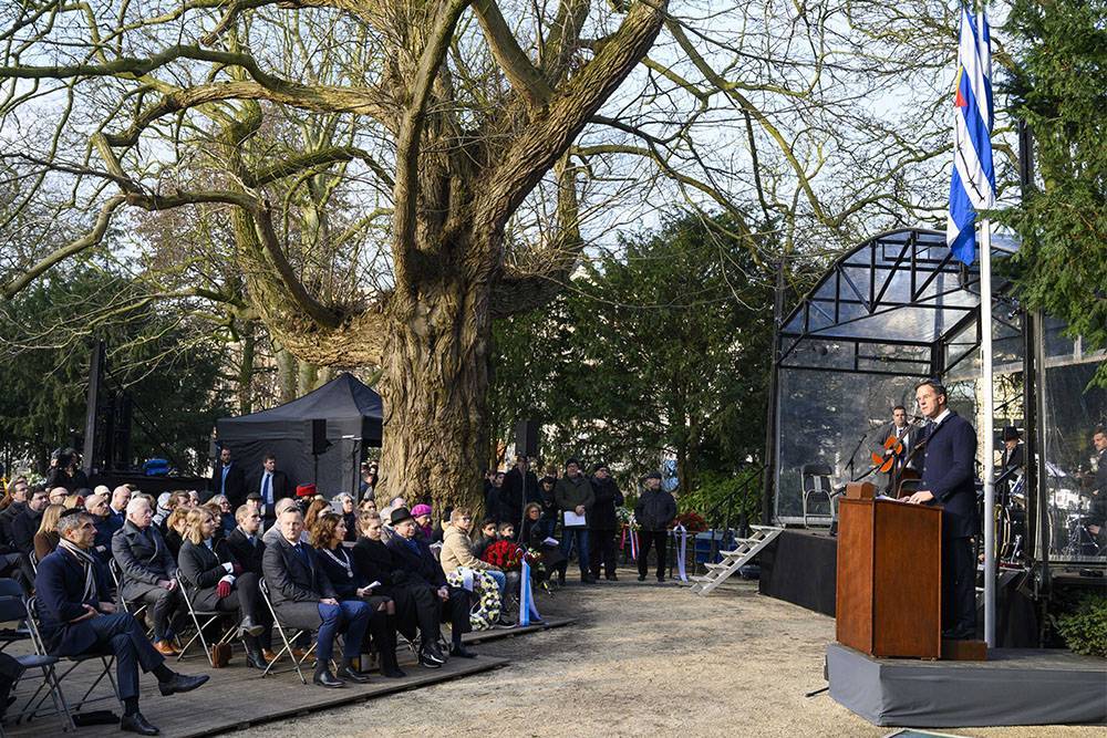 Голландский премьер извинился за бездействие властей во время Холокоста