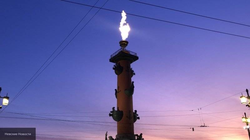Огни Ростральных колонн в честь освобождения блокадного Ленинграда погасят в полдень