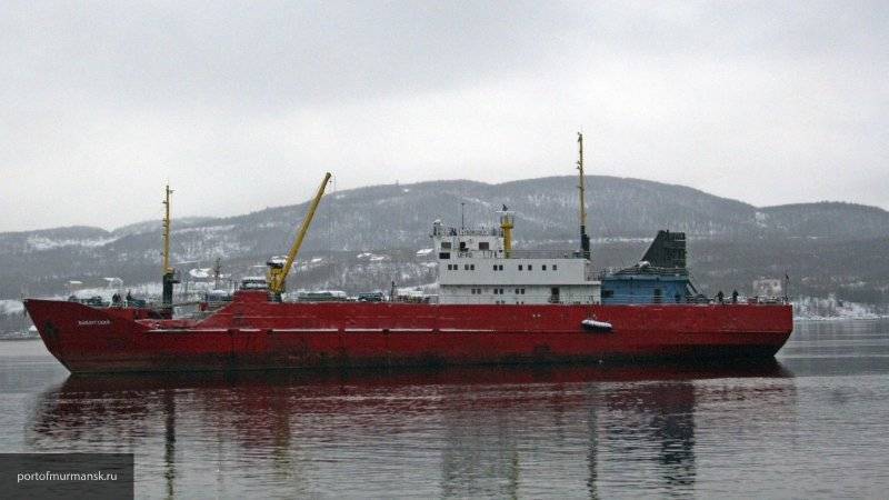 11 судов ищут траулер "Энигма Астралис", который горел в Охотском море