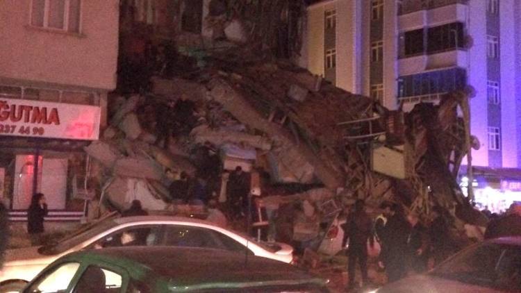 Число погибших при землетрясении в Турции увеличилось до 39
