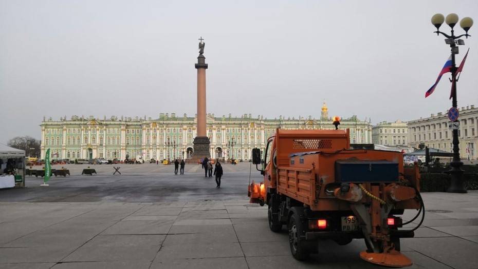 В Петербурге дорожные службы перешли на особый режим работы в День снятия блокады