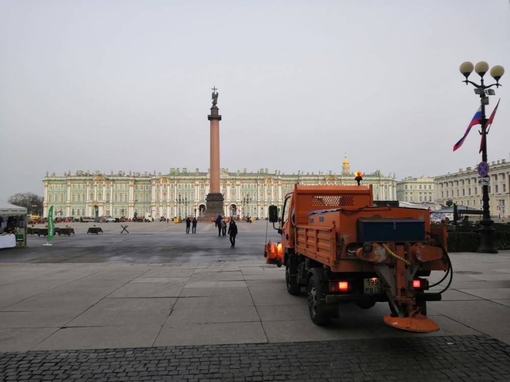 В День снятия блокады в Петербурге дорожные службы работают в усиленном режиме