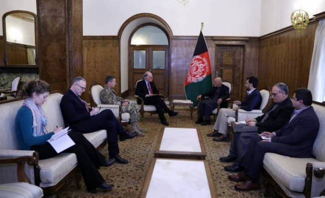 Президенту Афганистана провели очередной инструктаж по талибам
