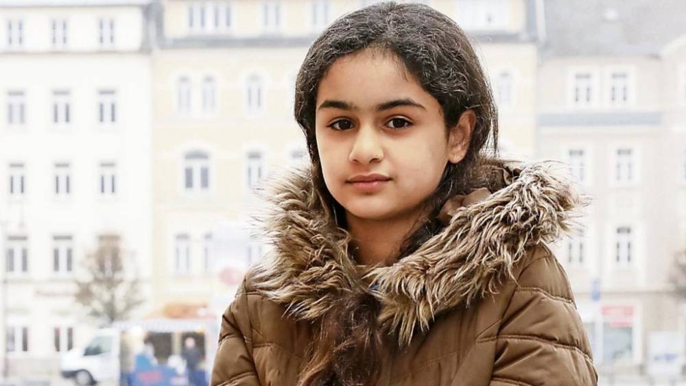 Плюют, оскорбляют и угрожают ножом: маленькая беженка рассказала о жизни в Германии