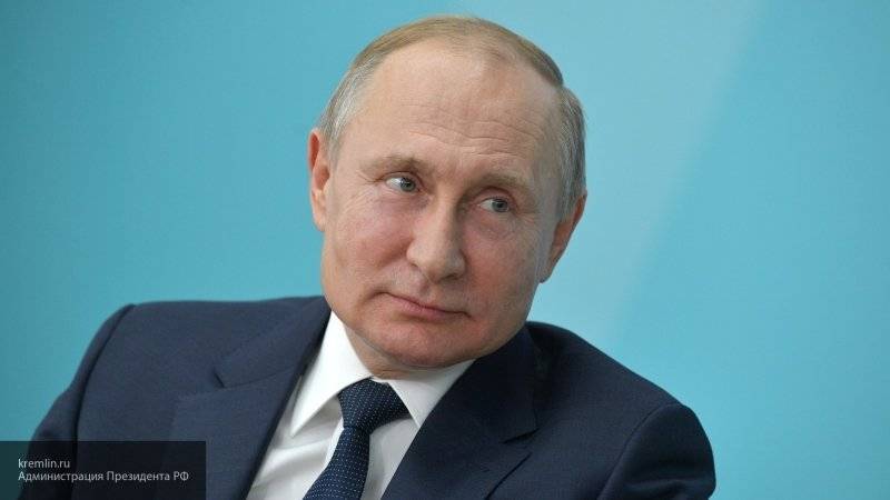 Путин поручил внести изменения в законы для продления господдержки семей с детьми