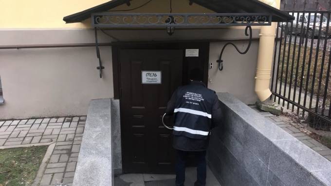 В центре Петербурга из подвала выселили нелегальную гостиницу