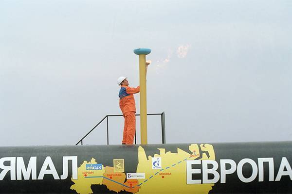 Поставки российского газа в Польше разделили на газ с Востока и Запада
