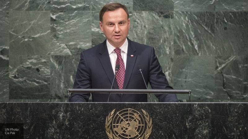 Президент Польши предложил Зеленскому почтить память воевавших с большевиками солдат