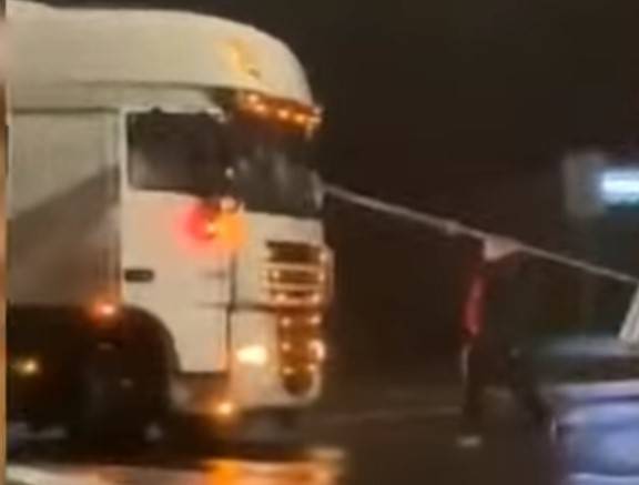 Житель Польши напал на российский грузовик с криком «я здесь главный»