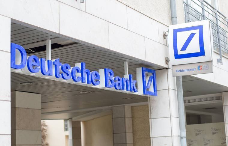Сотрудников Deutsche Bank обвиняют в даче взятки королевской семье