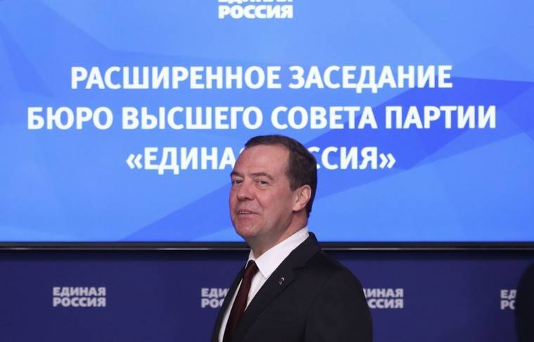 Медведев пошутил о «законе сохранения трёх Дмитриев Николаевичей» в кабмине