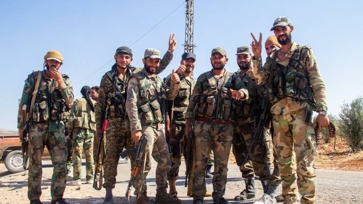 Армия Сирии подступает к городу Маарет ан-Нуман, который покидают боевики