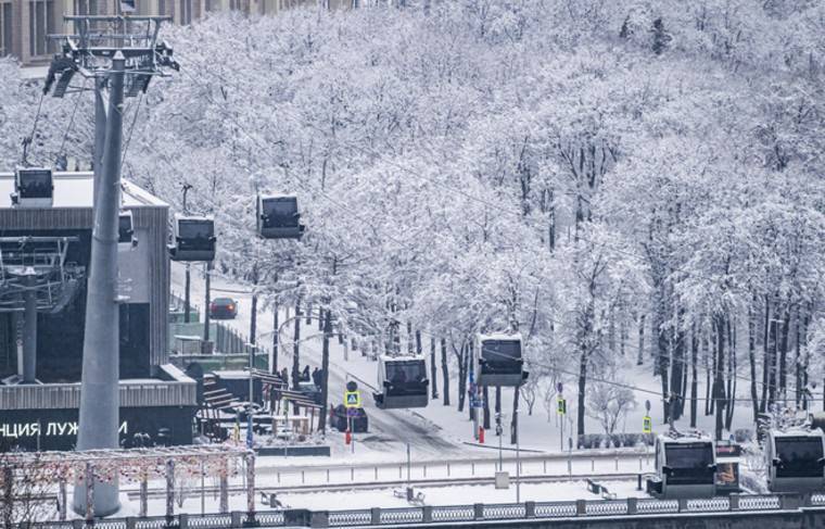 Самый мощный за зиму снегопад начался в Москве