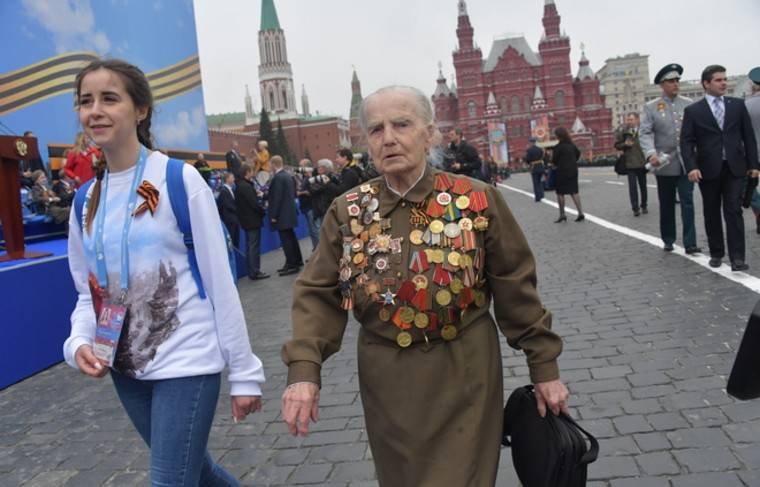 Опрос: помпезность и излишний пафос не устраивают россиян в День Победы